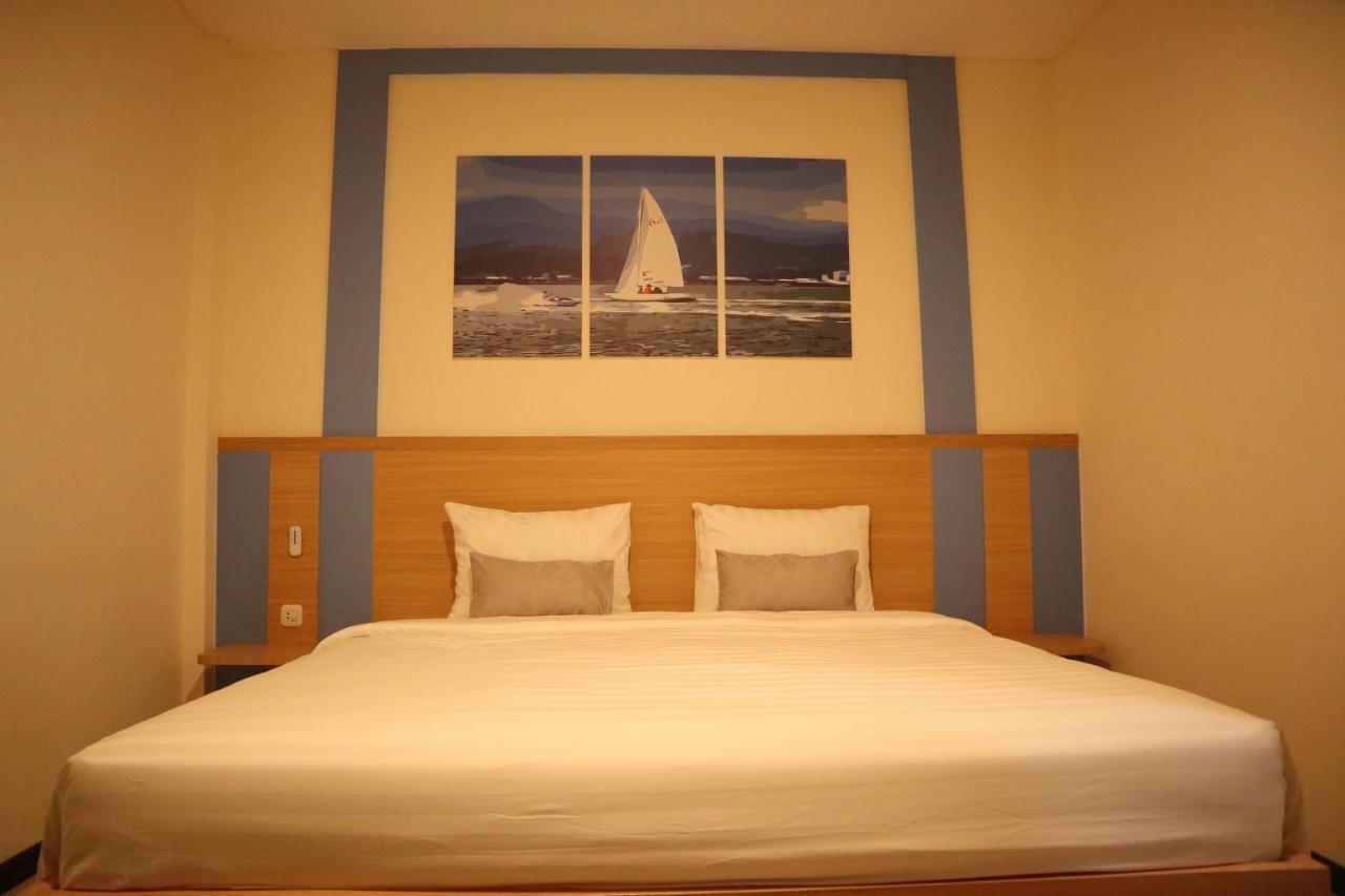 D'Carol Hotel สุราบายา ภายนอก รูปภาพ