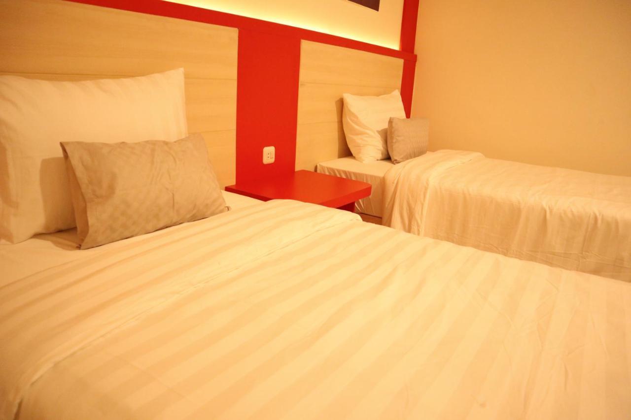 D'Carol Hotel สุราบายา ภายนอก รูปภาพ